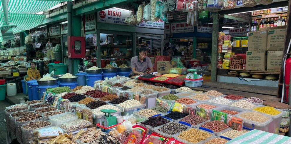 Saigon shopping tour - local market in Ho Chi Minh City